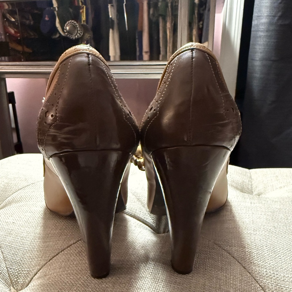 BCBG Paris Mary Jane Heels Size 8 Brown Tan Brogue Oxford Pumps Vintage Style - Picture 4 of 13